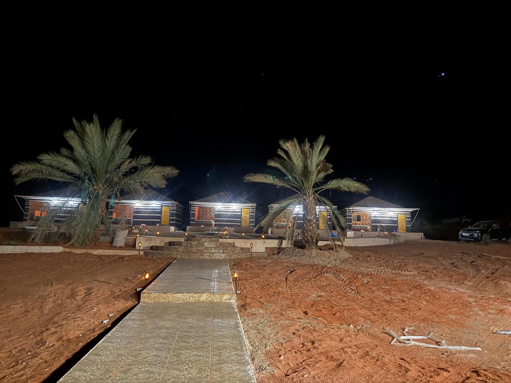 Falling Stars Camp Wadi Rum Exteriör bild