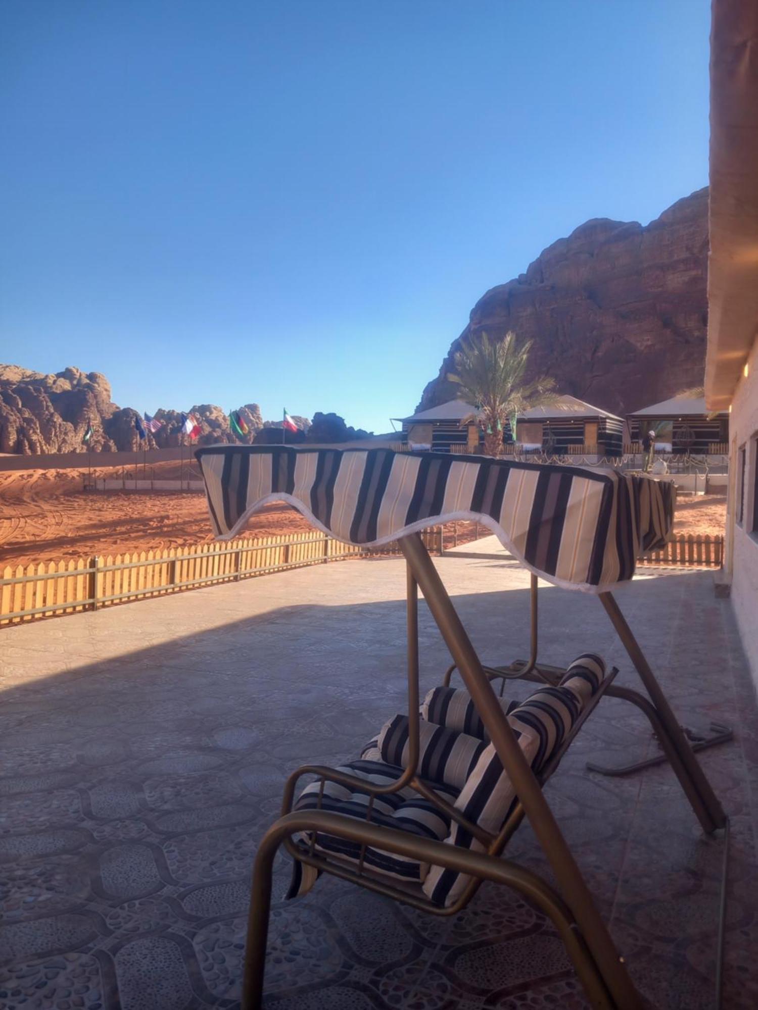 Falling Stars Camp Wadi Rum Exteriör bild