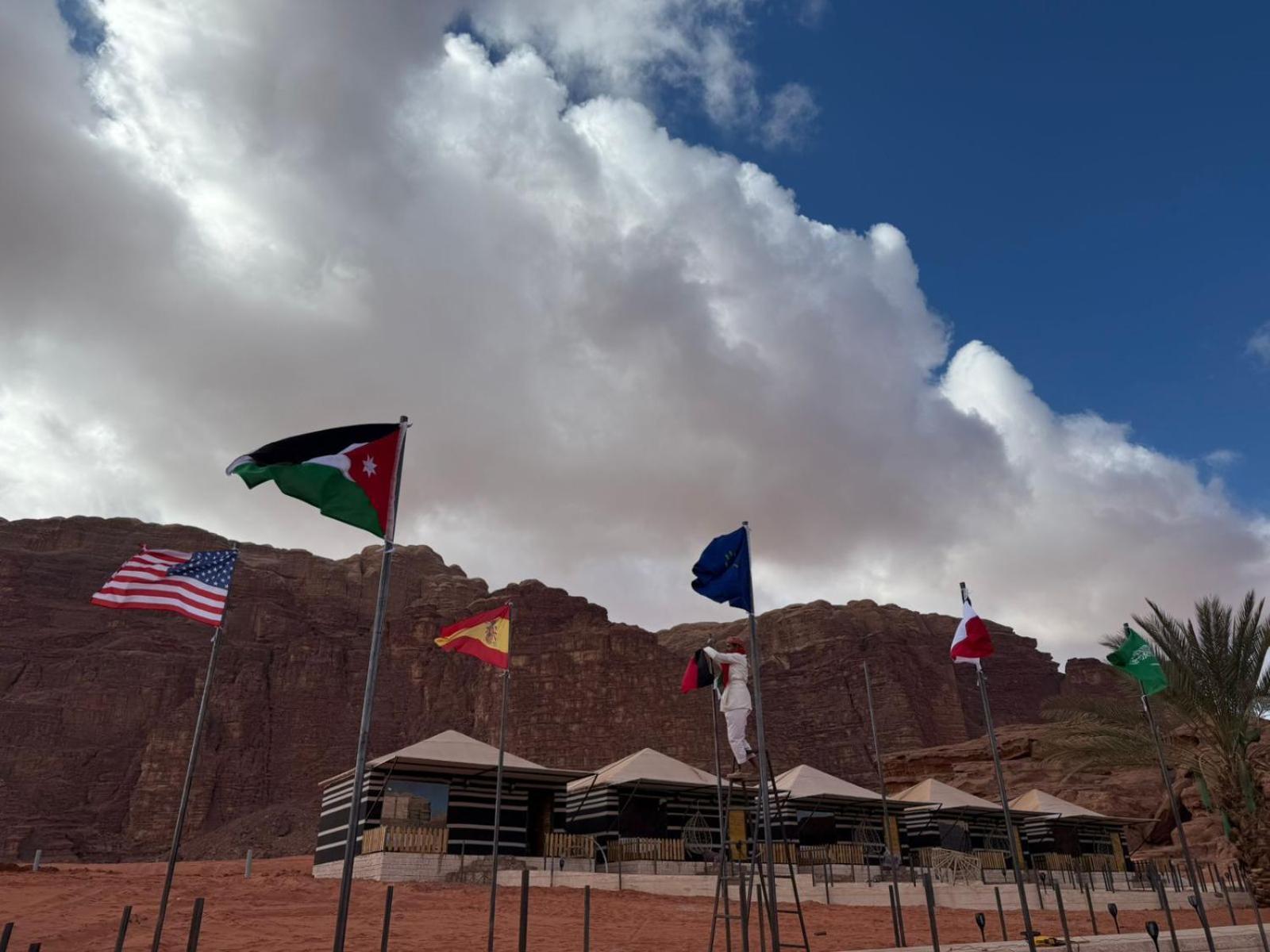 Falling Stars Camp Wadi Rum Exteriör bild