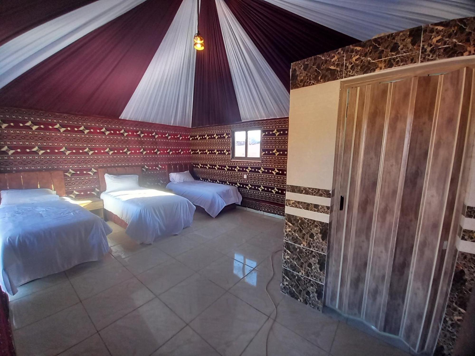 Falling Stars Camp Wadi Rum Exteriör bild