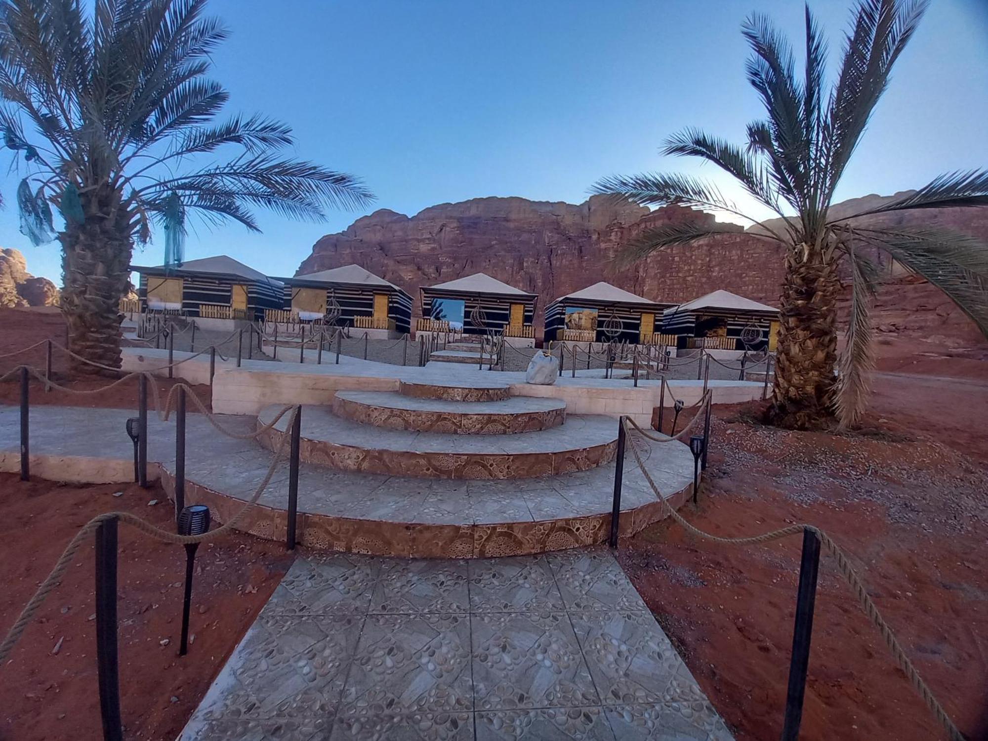 Falling Stars Camp Wadi Rum Exteriör bild