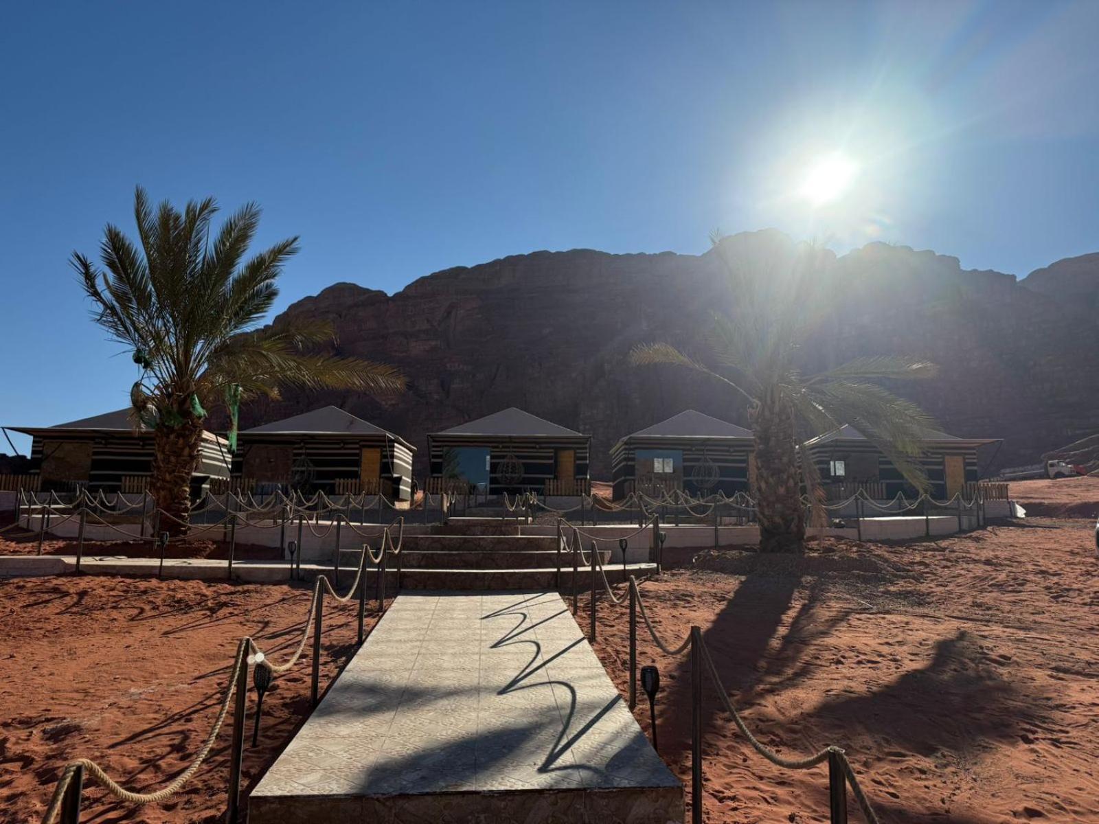 Falling Stars Camp Wadi Rum Exteriör bild