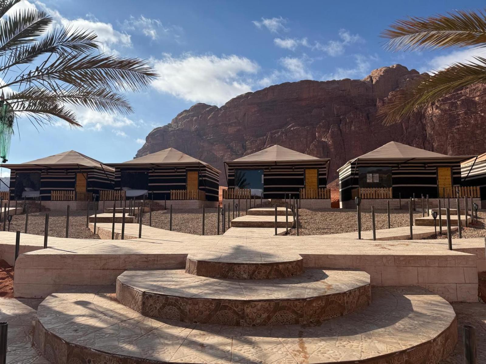 Falling Stars Camp Wadi Rum Exteriör bild
