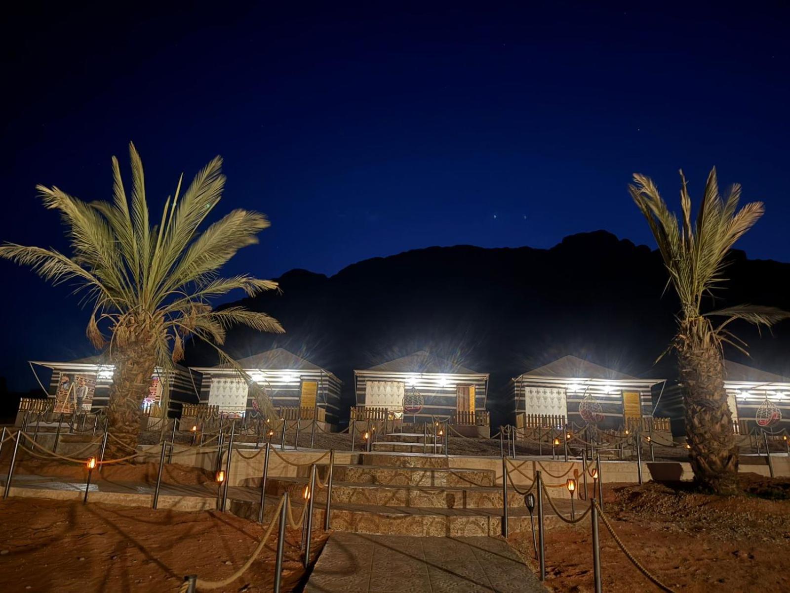Falling Stars Camp Wadi Rum Exteriör bild